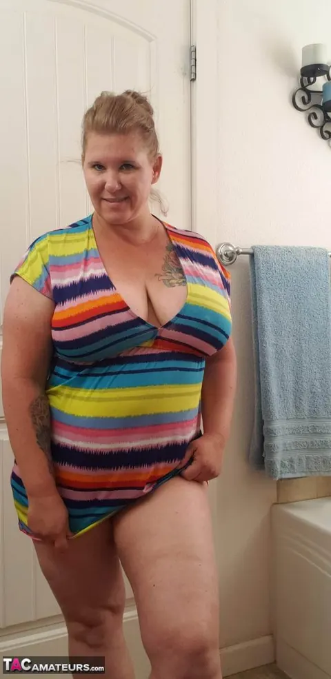 Busty Kris Ann: Mature Blonde BBW Strips Out of Her Dress and Poses Nude in the Bathroom – photo 2 of 20