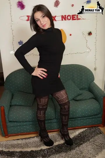 Thick Trans Woman Poses Nude and Reveals Her Tight Anal Hole