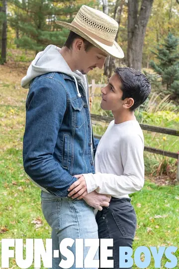Thick Stud Takes Bareback Anal from a Hung Twink
