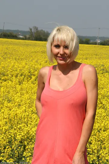 Jan Burton – Thick Blonde MILF Strips Out of Her Skirt and Fingers Herself in the Forest