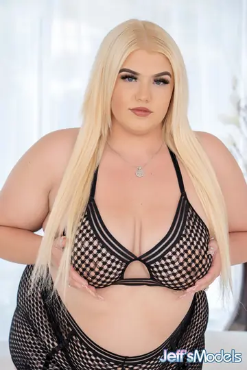 Chanel Barbie – Curvy Blonde in Heels Takes Anal Doggy and Cum on Her Tits