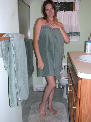 Busty Thick Brunette Toys in the Bathroom