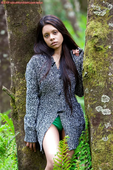Indian MILF Flashes Her Hairy Bush Outdoors – photo 2 of 16