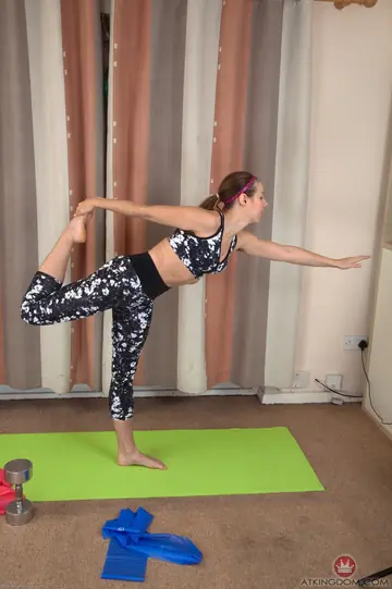 Masie Dee – Mature British Brunette Bares Her Hairy Pussy on the Gym Yoga Mat