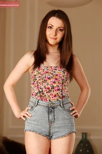 Amy White – Slim Blonde Strips Out of Her Shorts on Modeling Debut