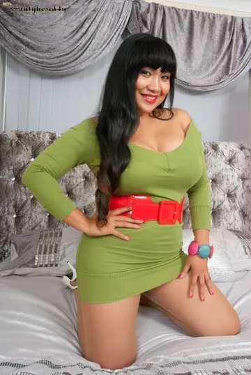 Amy Latina – Plump Asian MILF Rips Pantyhose to Finger Her Pussy