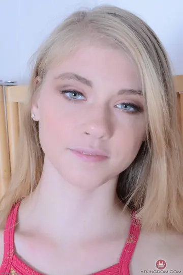 Hannah Hays – Slim Blonde Undresses to Reveal Her Natural Tits and Spreads Wide