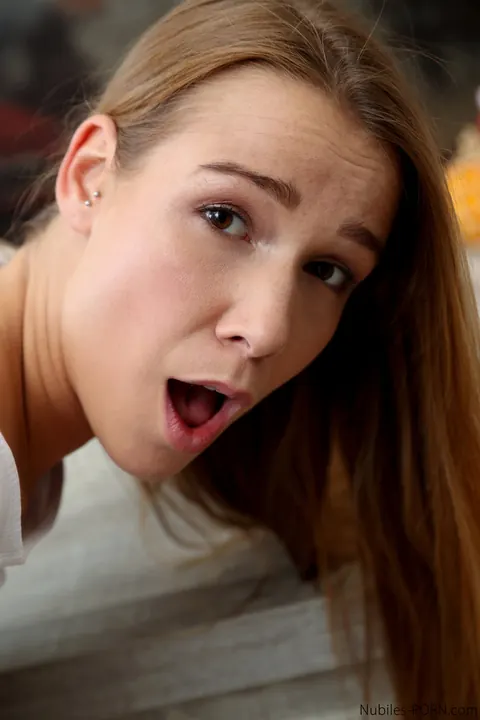 Alexis Crystal: Czech Babe in Jeans Gets Fucked Doggy Style Then Kisses Partner – photo 14 of 20