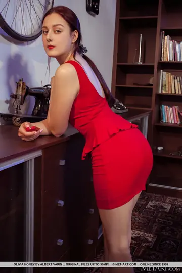 Olivia Honey – Redhead PAWG Strips Out of Her Skirt and Panties to Spread Her Shaved Pussy