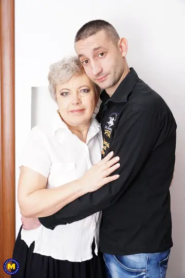 Klaudia D – BBW MILF with Short Hair Gets Licked Then Fucked