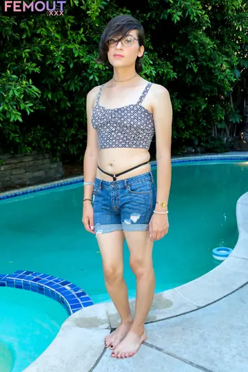 Trans Woman Bares Her Tits and Balls Outdoors