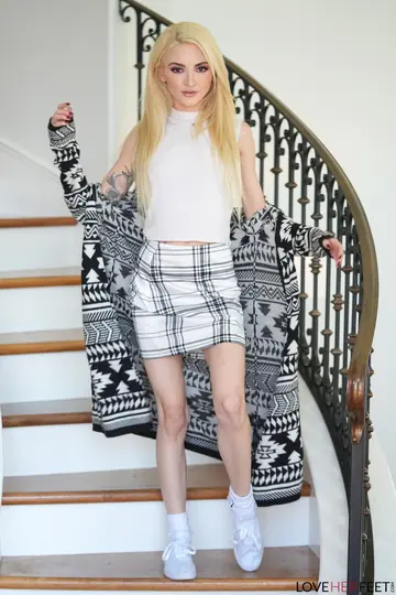 Lola Fae – Petite Polish Blonde Gives a Blowjob and Shows Her Feet on the Stairs