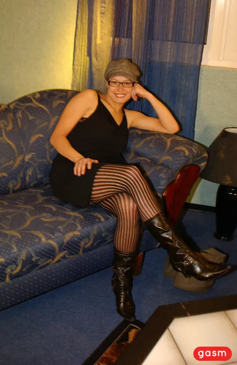 German Blonde Gets Fucked on the Sofa – photo 10 of 21