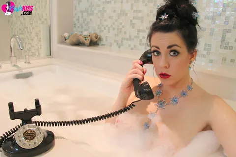 Kayla Kiss: Thick Brunette with Big Tits Poses in a Bubble Bath During a Phone Call – photo 4 of 12