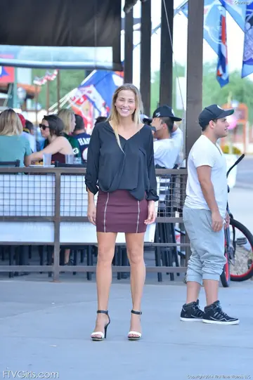 Courtney Dillon – Tall Blonde Babe Spreads Her Pussy in a Skirt Outdoors