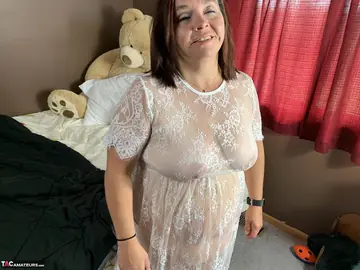 Curvy MILF Toys Her Shaved Pussy with a Dildo on the Bed