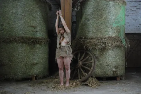 Evelyn Cage: Chained BBW Brunette Displays Her Bare Feet in a Barn – photo 16 of 16