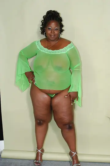 Sabrina Love – Ebony BBW in Heels Reveals Her Big Tits and Curves