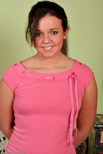 Emma Heart – Chubby Brunette with Big Tits Strips and Spreads Her Pink Pussy