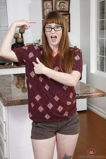 Thelma Sleaze – Mature Hairy Woman Spreads for Anal Closeup in Glasses
