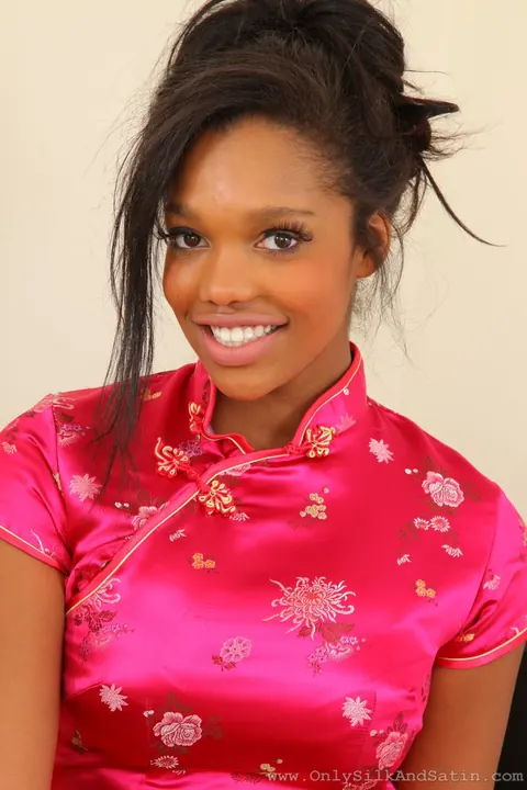 Rehea Watson: Tall Ebony Babe Flaunts Her Big Tits in the Office Uniform – photo 6 of 21