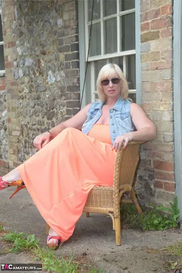 Melody Charm – British BBW Blonde Strips Out of Her Skirt and Glasses Outdoors