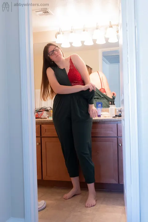 Australian BBW Changes Lingerie in the Bathroom – photo 13 of 20