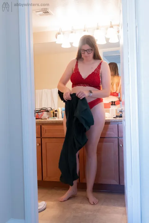 Australian BBW Changes Lingerie in the Bathroom – photo 7 of 20