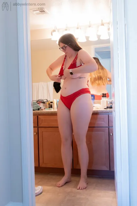 Australian BBW Changes Lingerie in the Bathroom – photo 5 of 20