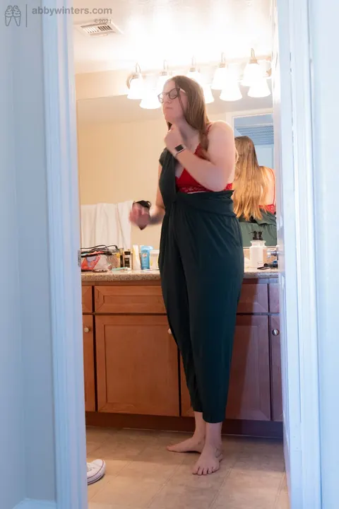 Australian BBW Changes Lingerie in the Bathroom – photo 12 of 20