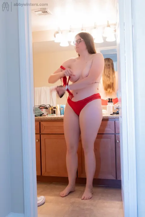 Australian BBW Changes Lingerie in the Bathroom – photo 4 of 20