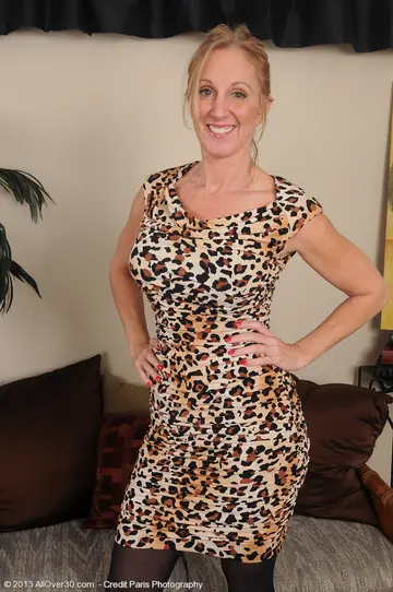 Jenna Covelli – Busty Blonde MILF in Stockings Frees Tits and Spreads