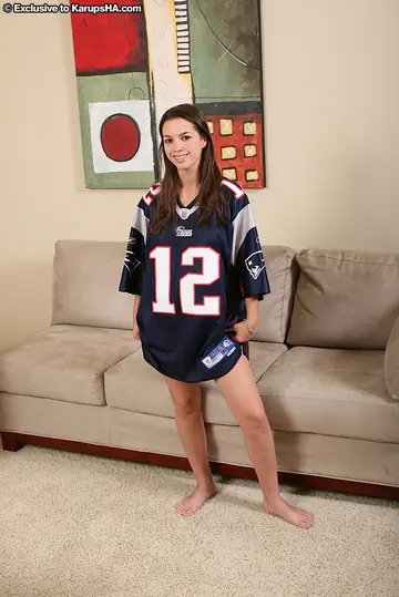 Courtney james – Brunette in Panties Spreads and Fucks a Dildo