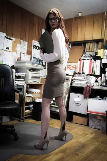 Azura Starr – Busty Redhead in Glasses Has Lesbian Sex in the Office