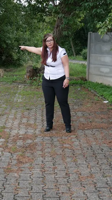 BBW in Glasses Spreads Her Pussy Outdoors