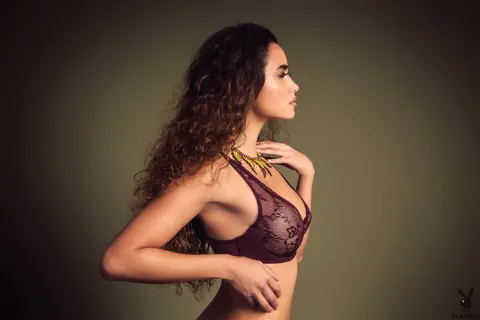 Petite Mexican Beauty Poses in Glamour Compilation – photo 11 of 19