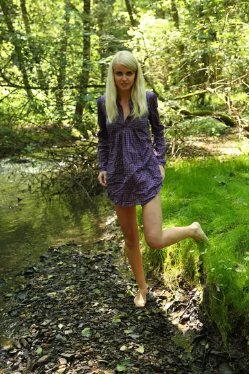 Blonde Masturbates and Spreads Outdoors