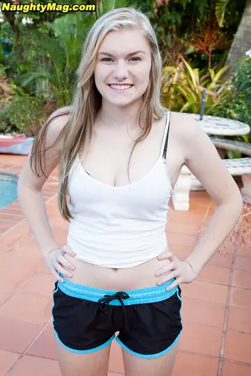 Cassidy Ryan – Blonde Amateur Reveals Her Natural Tits Outdoors in a Bikini