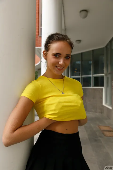 Oxana Chic: European PAWG Pulls Her Panties Aside in Public – photo 6 of 12