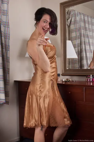Sadie Lune – Tall Brunette Undresses and Spreads Her Hairy Bush