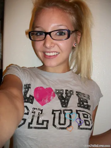 Blonde PAWG in Glasses Takes Mirror Selfies Spreading