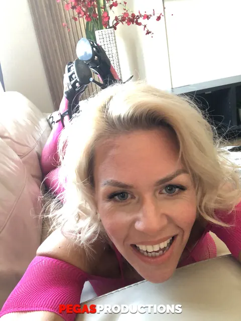 Short-Haired Blonde MILF Pulls Bikini Top Aside to Show Her Big Tits – photo 14 of 20