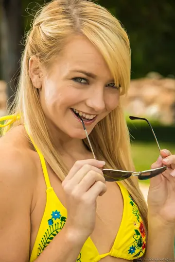 Carmen Callaway – Asian Blonde Strips Off Her Bikini and Spreads Outdoors