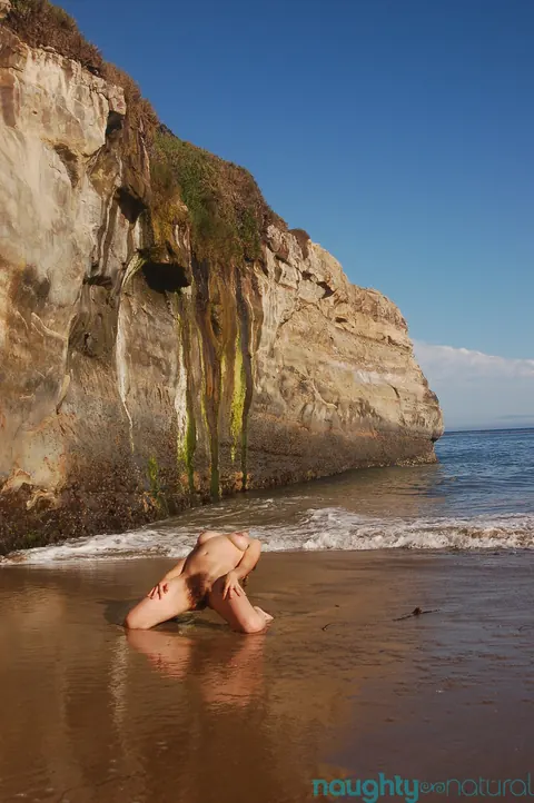 Ava Solanas: Tattooed Hairy Brunettes Lick and Finger Each Other on the Beach – photo 13 of 21