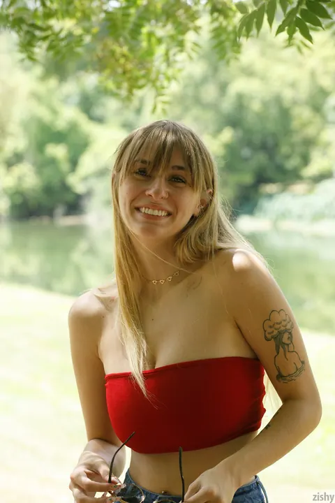 Blonde with Big Natural Tits Flashes and Spreads Outdoors – photo 4 of 12