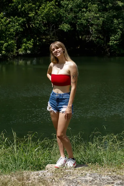 Blonde with Big Natural Tits Flashes and Spreads Outdoors – photo 5 of 12
