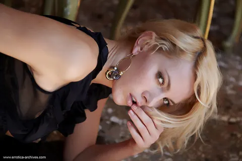 European Blonde Pulls Her Thong Aside in High Heels – photo 8 of 16