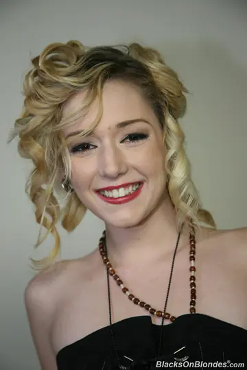 Rylie Richman – Blonde PAWG in a Skirt Takes BBC Cum in Mouth