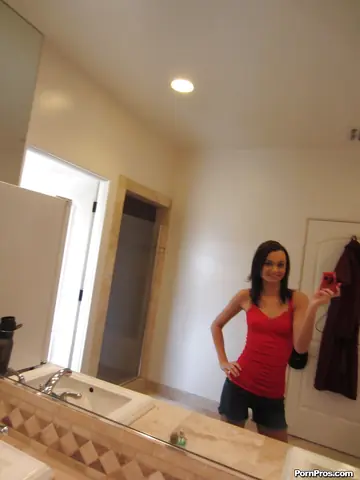 Mimi Rayne – Thick Brunette Reveals Her Big Ass and Spreads Before Mirror