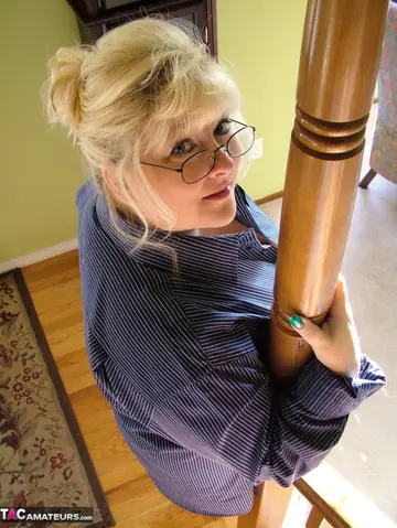 Taffy Spanx – Chubby Blonde MILF Spreads Her Shaved Pussy in a Skirt